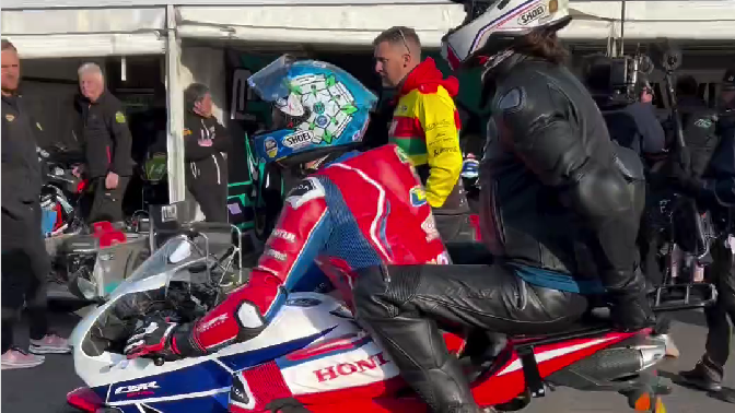 Dean Harrison rides Honda CBR600RR back to IOMTT pits. - Bennetts/Instagram